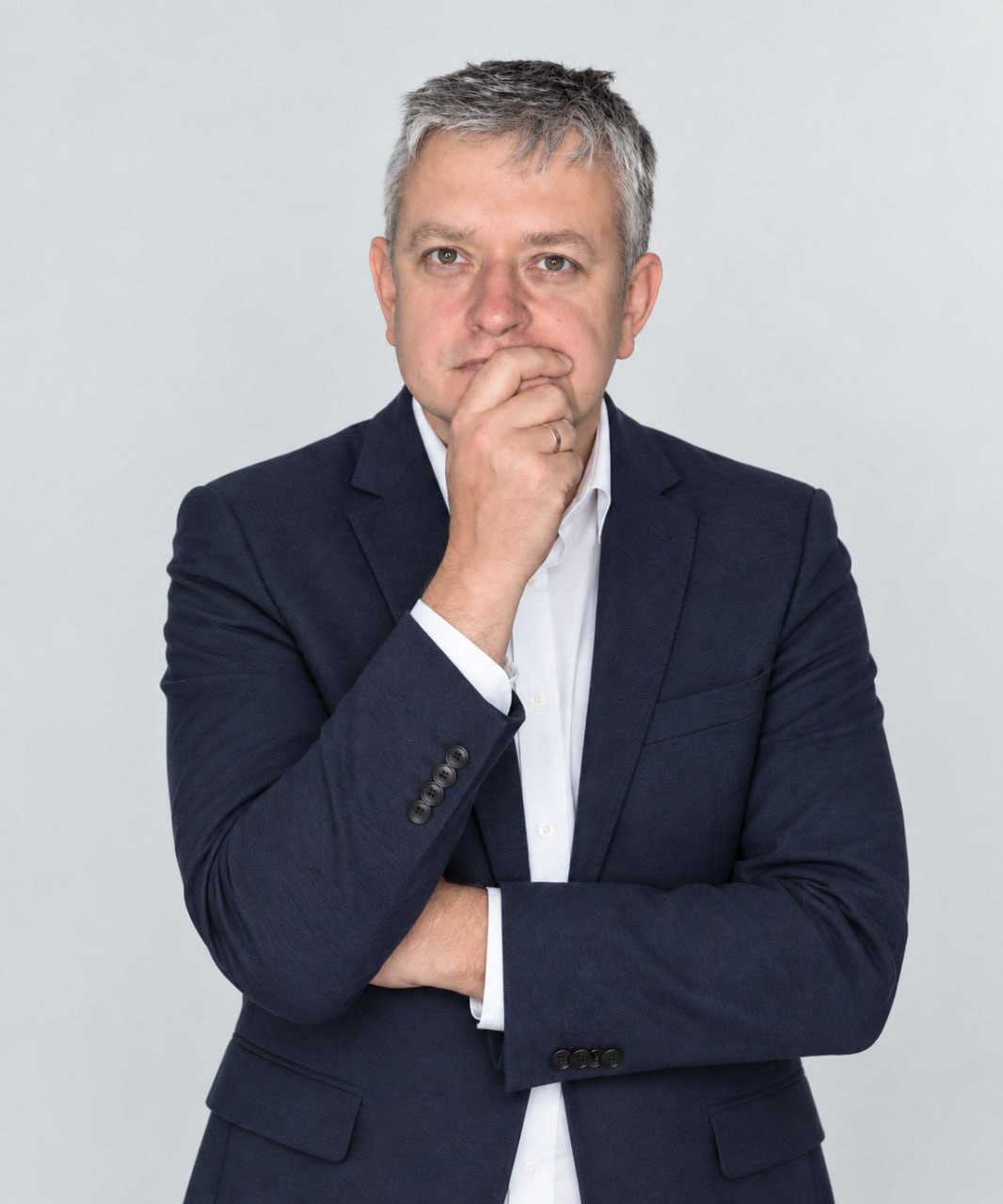 Tomasz Zawada podczas rozważania zagadnienia